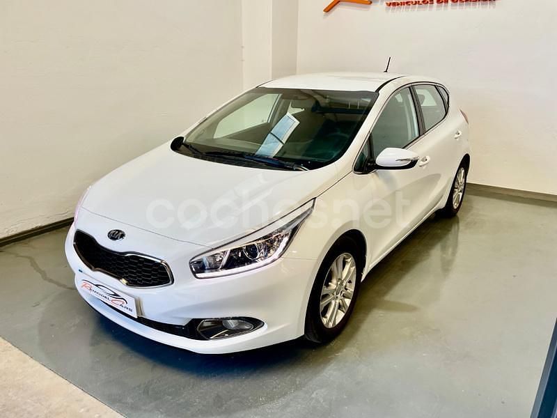 Blanco Usado 2014 Kia Ceed GT Berlina | 6799 € (Buen precio) - Imagen 1/4