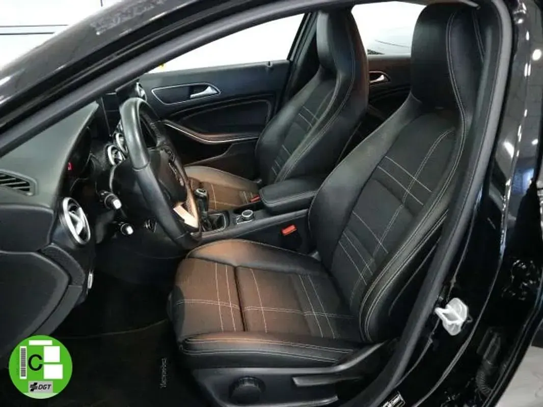 Begagnad Mercedes A200 136 HK (100 kW) 2017 Svart Halvkombi