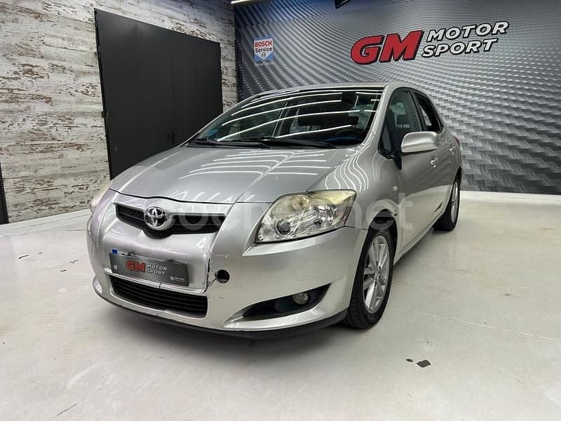 Gris / plata Usado 2009 Toyota Auris Active Berlina | 6990 € (Buen precio) - Imagen 1/4