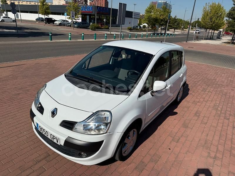 Blanco Usado 2010 Renault Grand Modus Dynamique Monovolumen | 3900 € (Buen precio) - Imagen 1/4