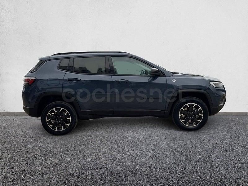 Usado Jeep Compass Trailhawk 240 CV (176 kW) 2022 Azul SUV