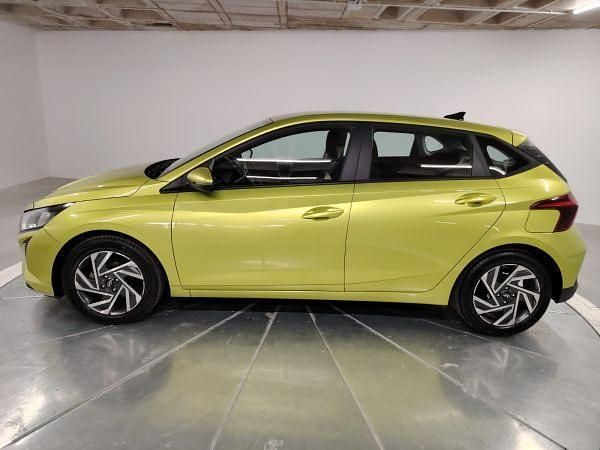 Usado Hyundai i20 84 CV (61 kW) 2024 Amarillo Berlina
