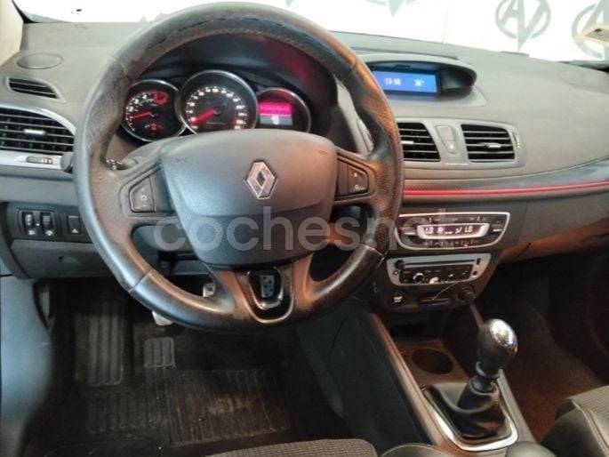Usado Renault Mégane Dynamique 110 CV (80 kW) 2012 Gris / plata Berlina
