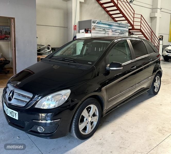 Negro Usado 2011 Mercedes B200 Monovolumen | 7999 € (Precio justo) - Imagen 1/4