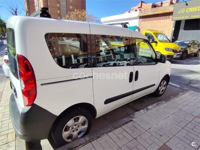 Usado Opel Combo Expression 90 CV (66 kW) 2015 Blanco Monovolumen