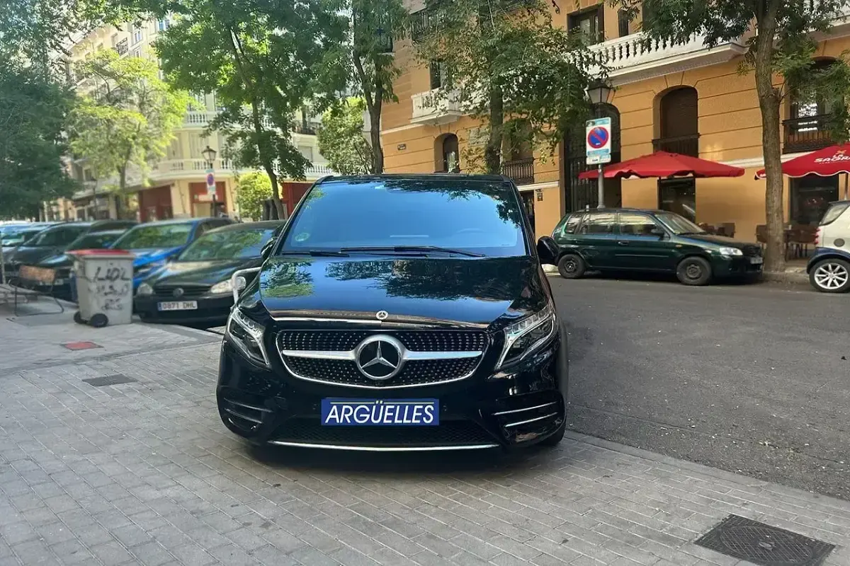 Usado Mercedes V300 AMG line 239 CV (175 kW) 2022 Negro Monovolumen