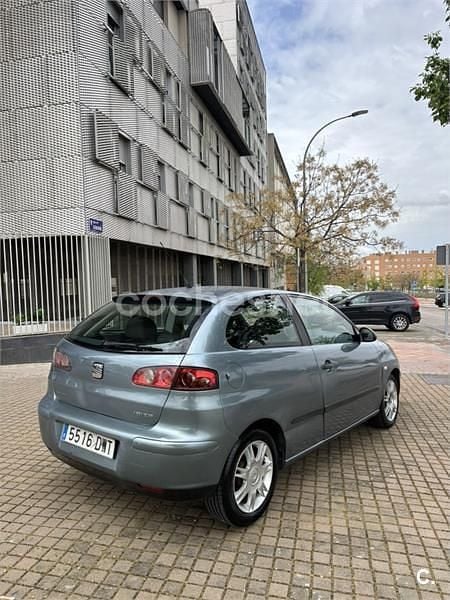 Usado Seat Ibiza Reference 80 CV (58 kW) 2006 Gris / plata Utilitario