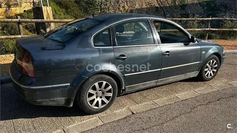 Usado VW Passat Trendline 130 CV (95 kW) 2001 Negro Berlina