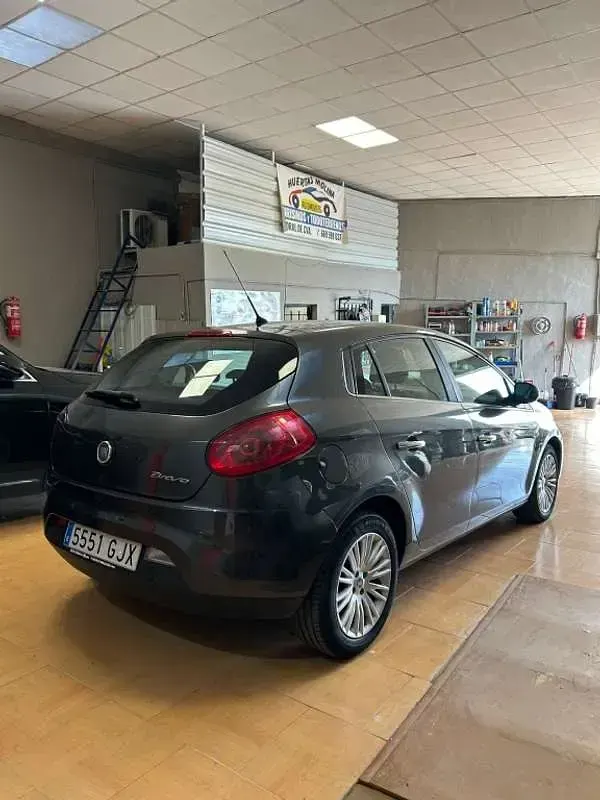 Usado Fiat Bravo Emotion 120 CV (88 kW) 2008 Gris Utilitario
