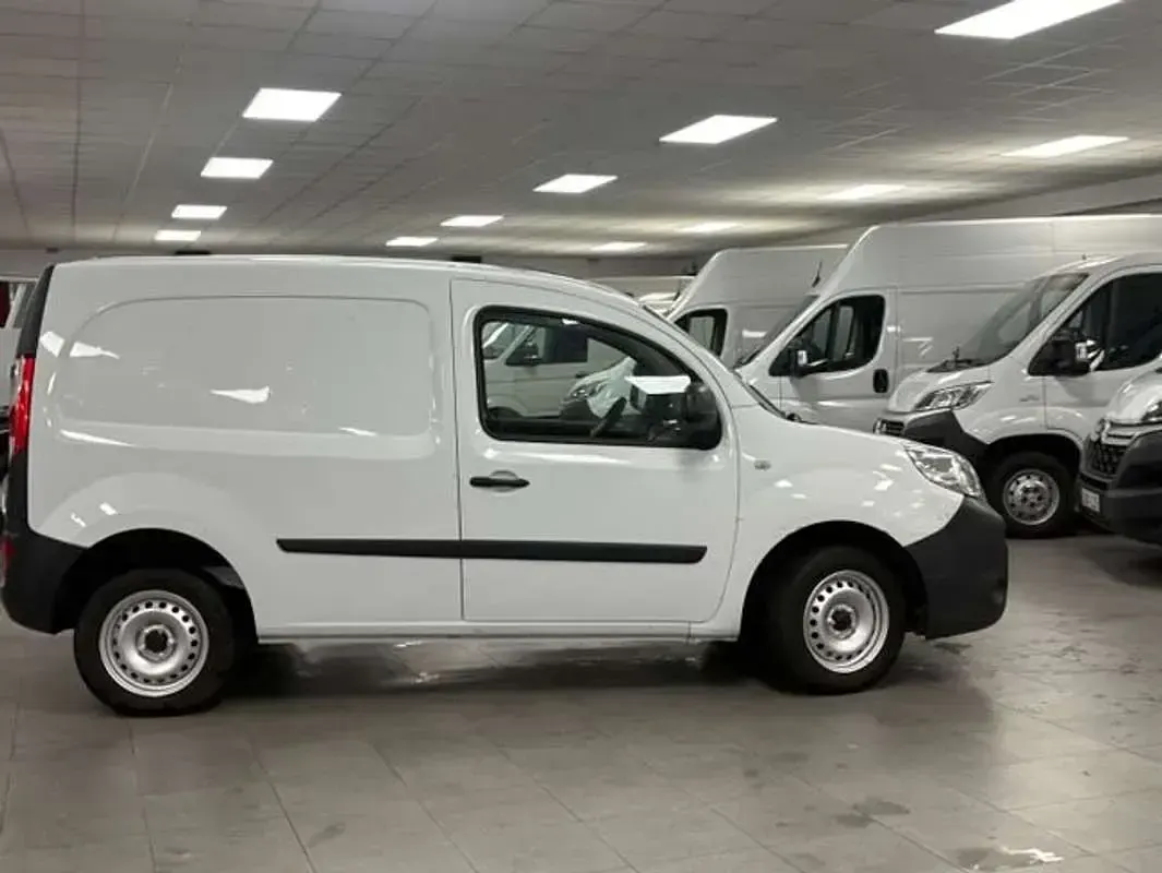 Usado Renault Kangoo 75 CV (55 kW) 2019 Blanco Monovolumen