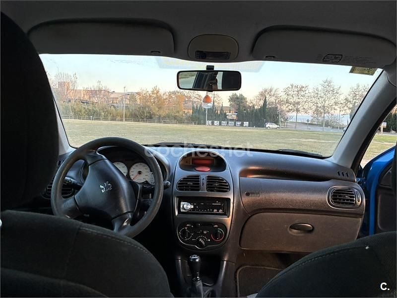 Usado Peugeot 206 70 CV (51 kW) 2003 Azul Berlina