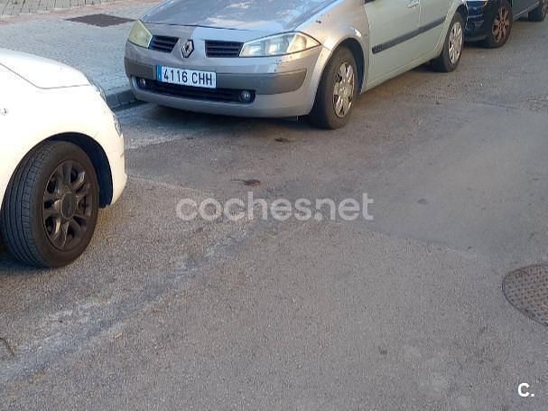 Gris / plata Usado 2005 Renault Mégane II Dynamique Berlina | 4500 € (Caro) - Imagen 1/3