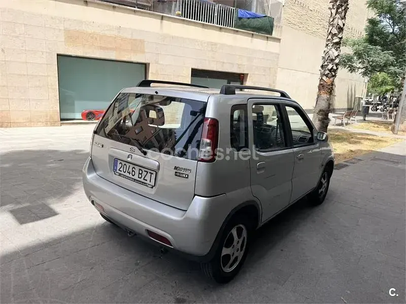Usado Suzuki Ignis 83 CV (61 kW) 2002 Gris / plata Utilitario