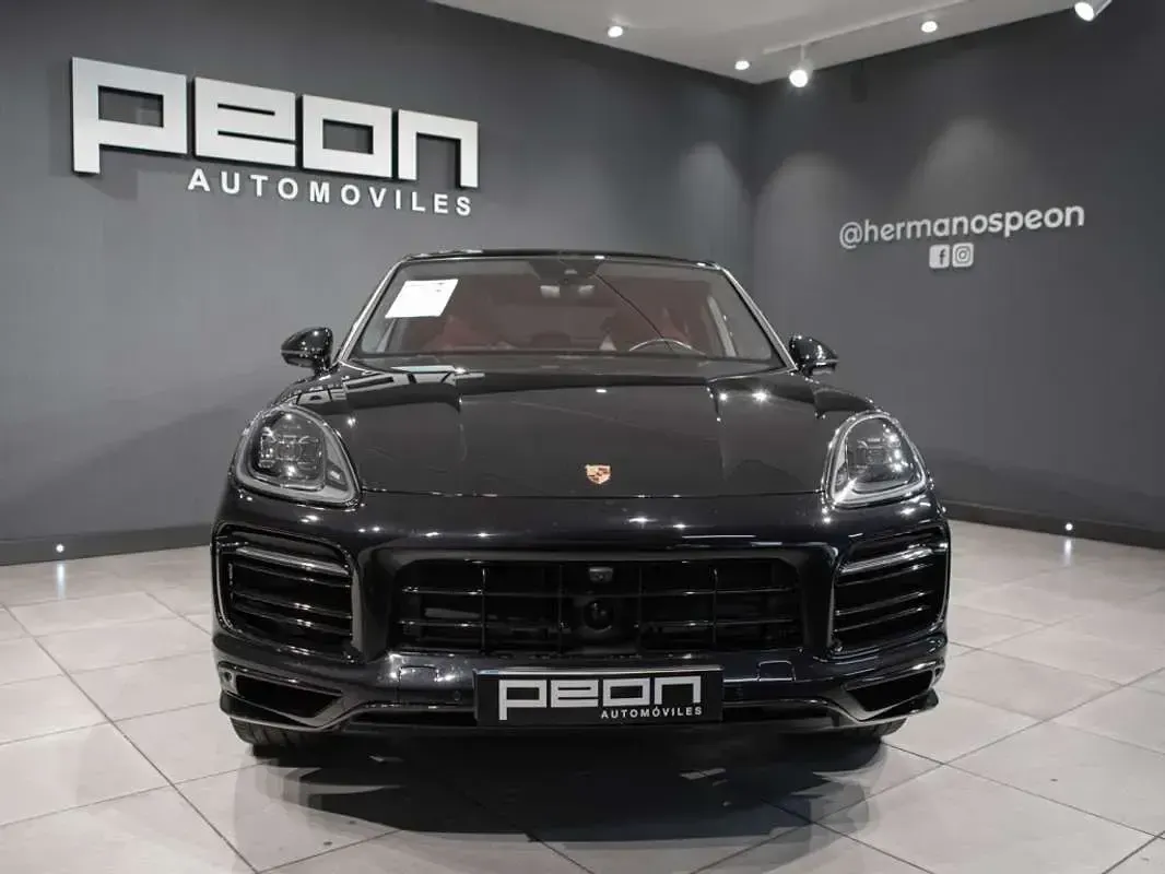 Käytetty Porsche Cayenne 460 HP (338 kW) 2021 Musta Katumaasturi