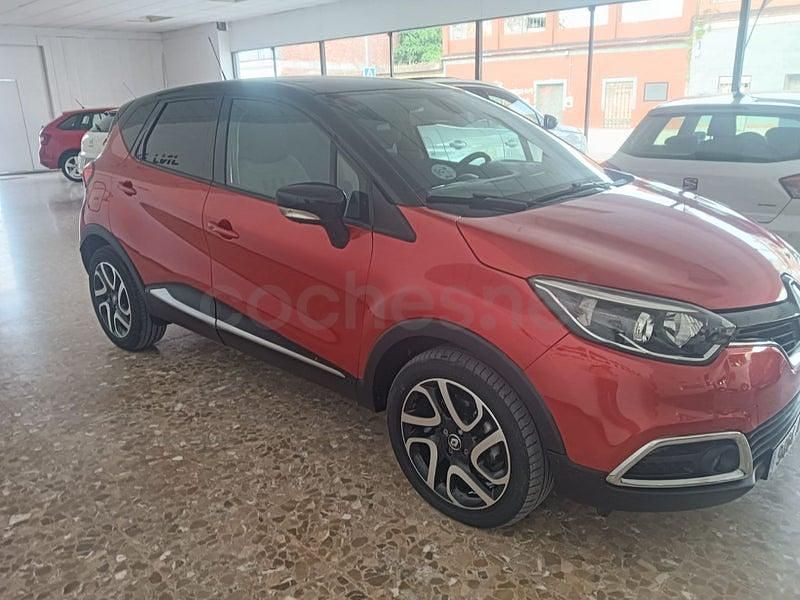 Usado Renault Captur Zen 90 CV (66 kW) 2017 Granate SUV