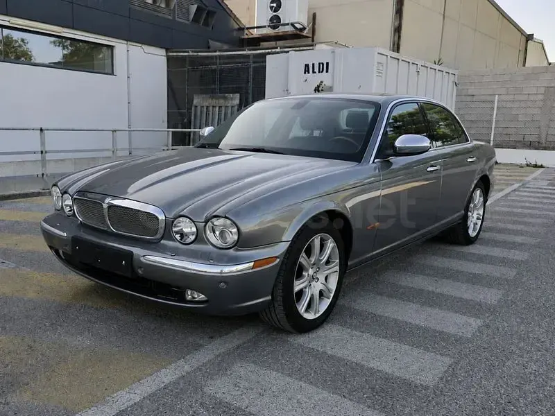 Usado Jaguar XJ6 Executive 207 CV (152 kW) 2006 Gris / plata Berlina