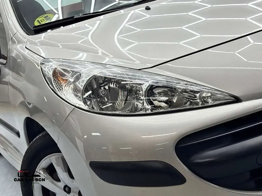 Usado Peugeot 207 69 CV (50 kW) 2009 Gris Utilitario