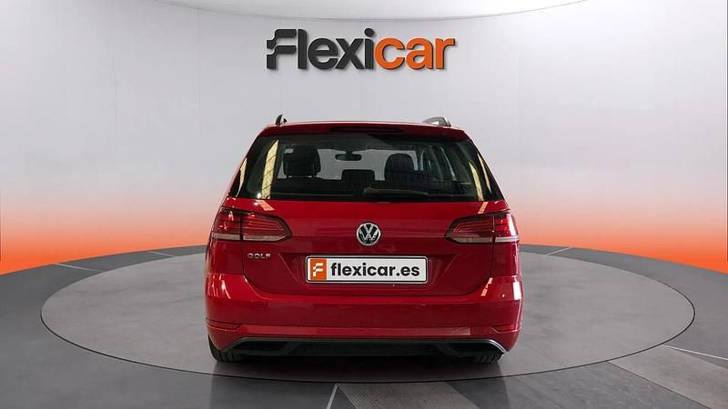 Usado VW Golf VII Advance 116 CV (85 kW) 2019 Rojo Familiar