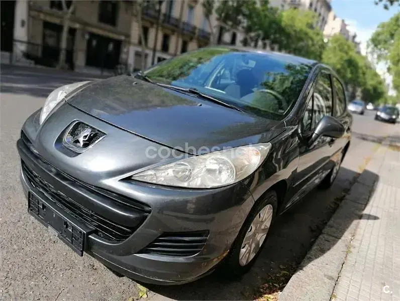 Usado Peugeot 207 75 CV (55 kW) 2010 Gris / plata Berlina