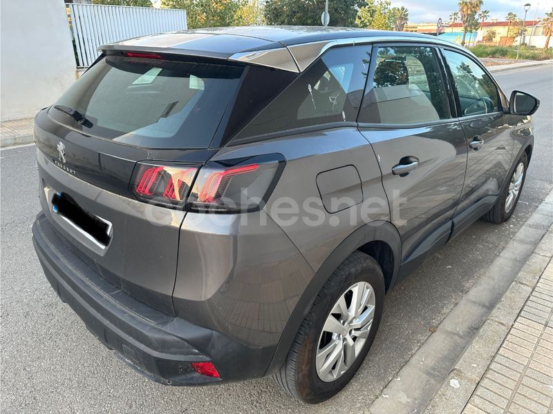Usado Peugeot 3008 Allure 130 CV (95 kW) 2021 Gris / plata SUV