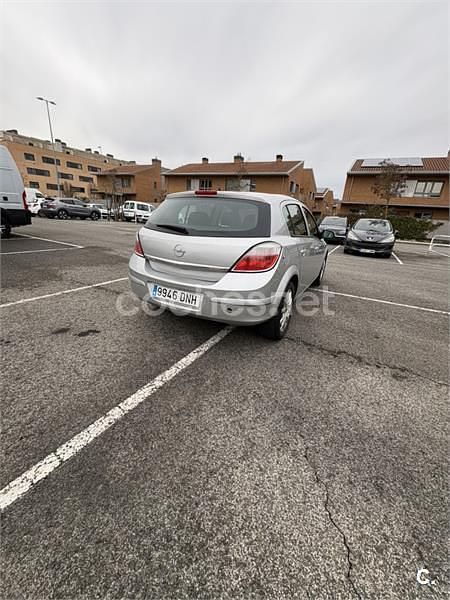 Usado Opel Astra Enjoy 100 CV (73 kW) 2006 Gris / plata Berlina