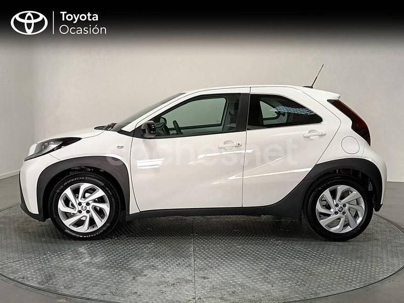 Usado Toyota Aygo X Play 72 CV (52 kW) 2024 Blanco SUV