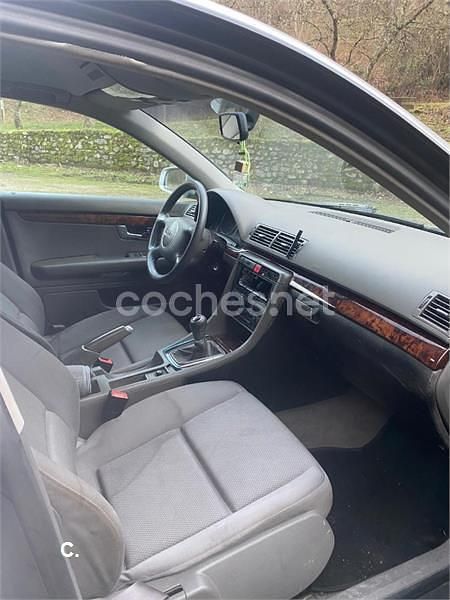 Usado Audi A4 130 CV (95 kW) 2001 Gris / plata Berlina