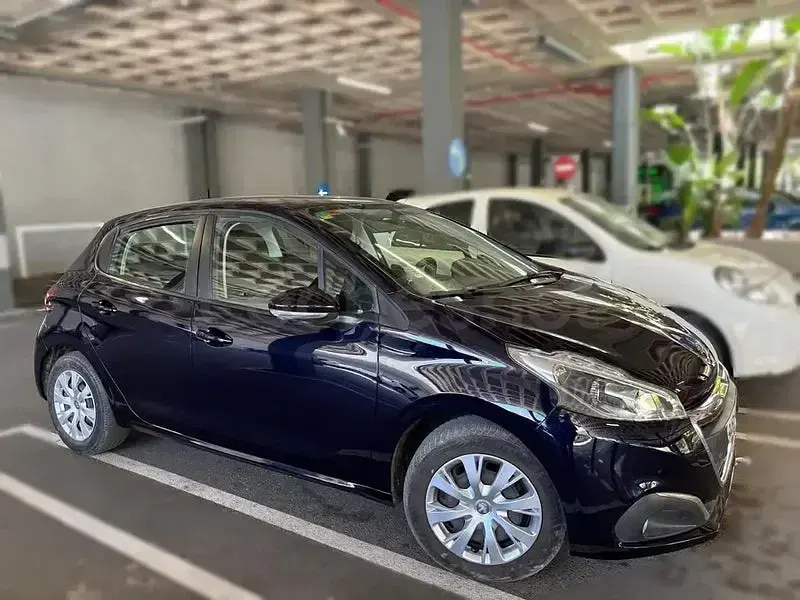 Usado Peugeot 208 Style 100 CV (73 kW) 2018 Azul Utilitario