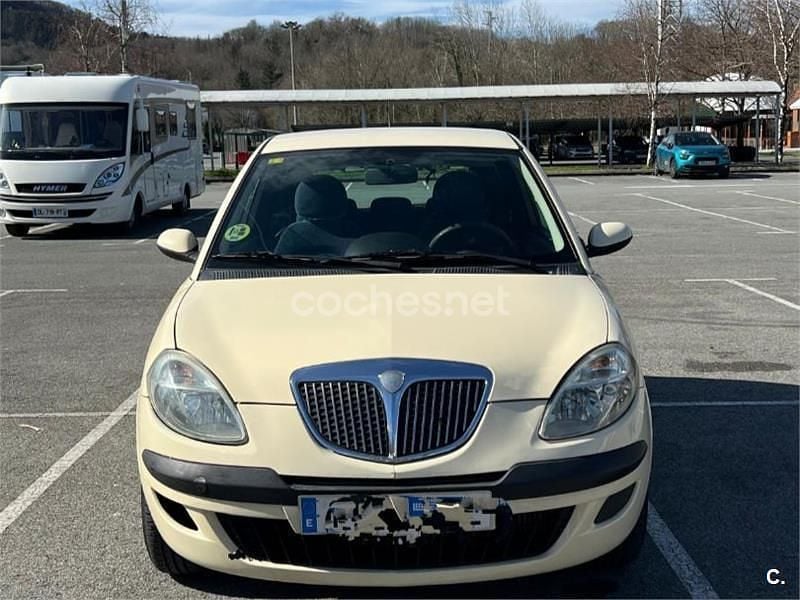 Usado Lancia Ypsilon 70 CV (51 kW) 2006 Blanco Utilitario