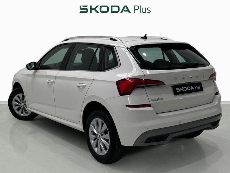 Usado Skoda Kamiq Ambition 110 CV (80 kW) 2021 Blanco SUV