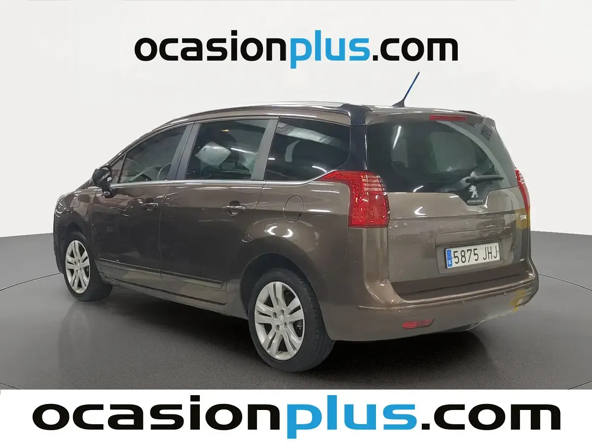 Usado Peugeot 5008 Style 131 CV (96 kW) 2015 Gris Monovolumen
