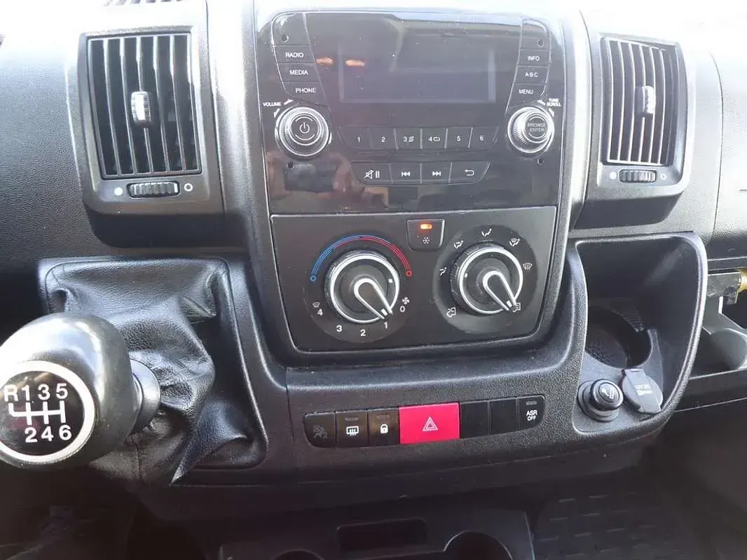 Usado Peugeot Boxer S 140 CV (102 kW) 2021 Blanco Van