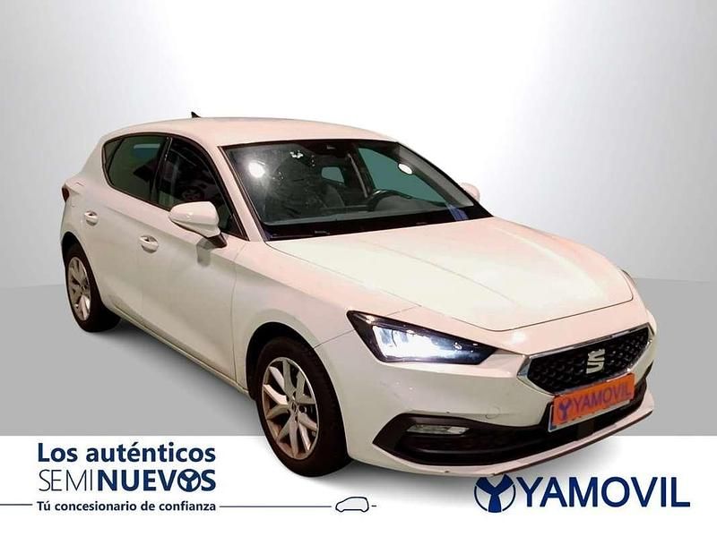 Usado Seat Leon Style 110 CV (80 kW) 2021 Blanco Utilitario