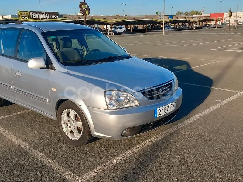 Gris / plata Usado 2007 Kia Carens Active Monovolumen | 2799 € (Precio justo) - Imagen 1/4