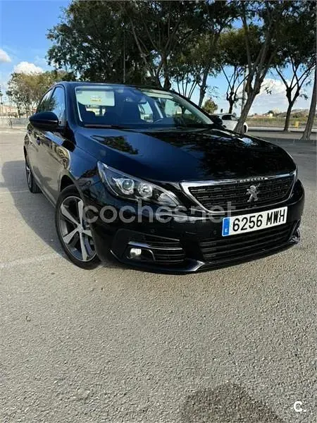 Usado Peugeot 308 Allure 130 CV (95 kW) 2021 Negro Berlina