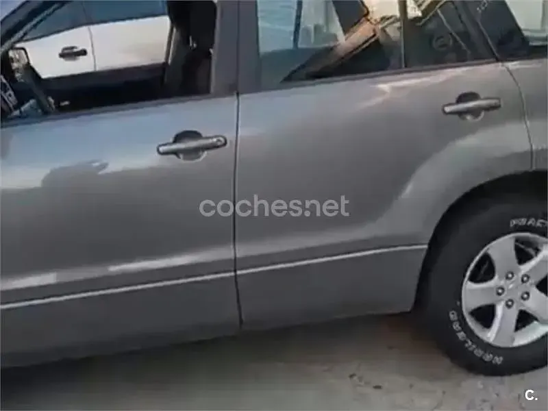 Usado Suzuki Grand Vitara 129 CV (94 kW) 2007 Gris / plata SUV