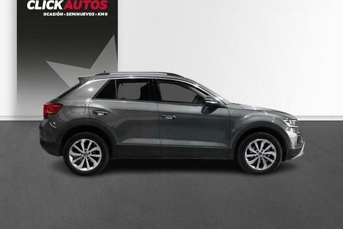 Usado VW T-Roc Life 110 CV (80 kW) 2022 Negro SUV