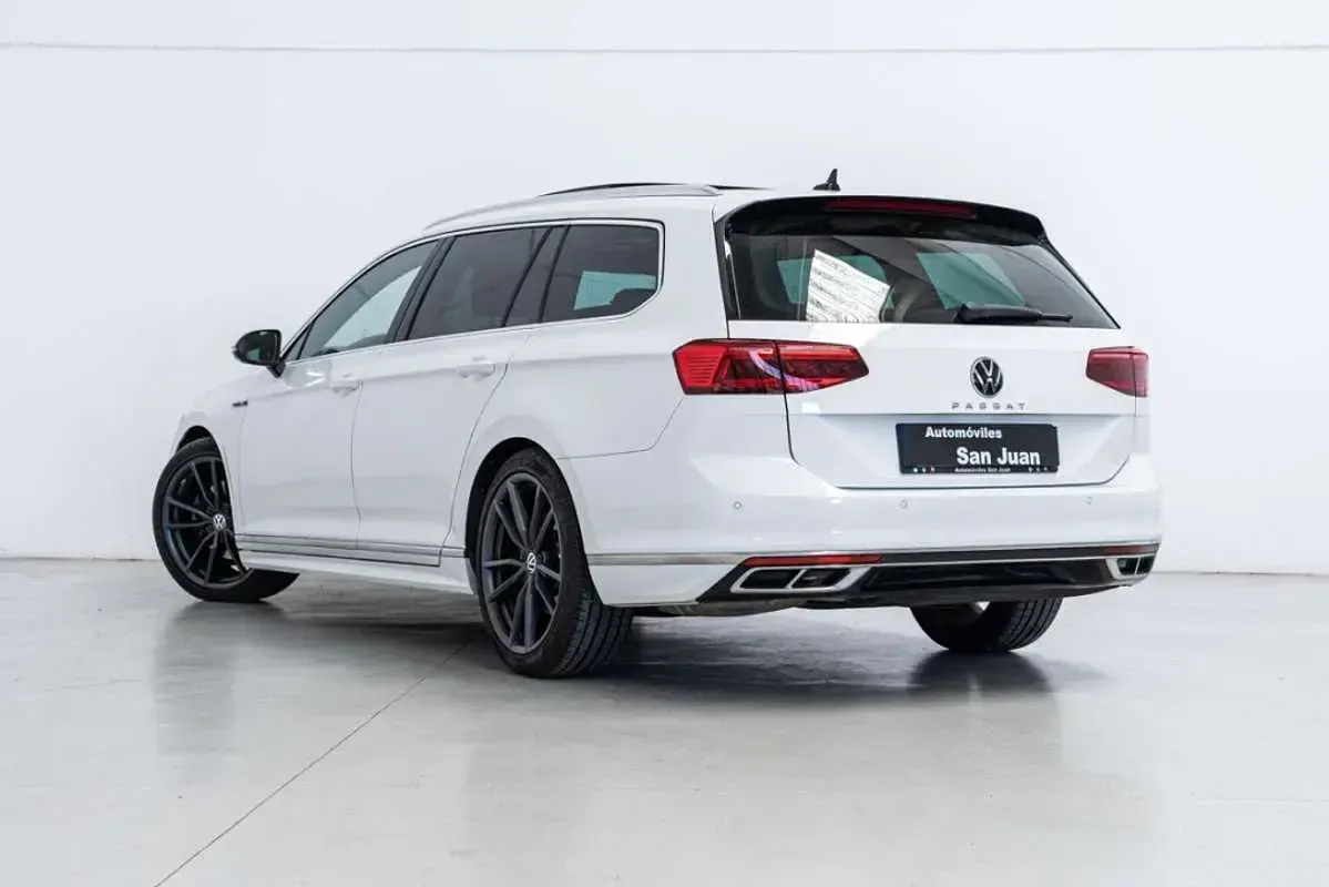 Usado VW Passat R-line 200 CV (147 kW) 2021 Blanco Familiar