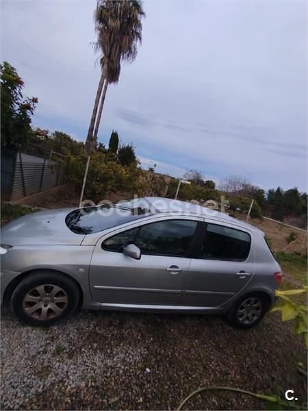 Usado Peugeot 307 90 CV (66 kW) 2001 Gris / plata Berlina
