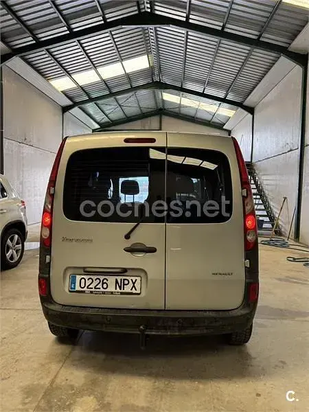 Usado Renault Kangoo Expression 85 CV (62 kW) 2009 Gris / plata Familiar
