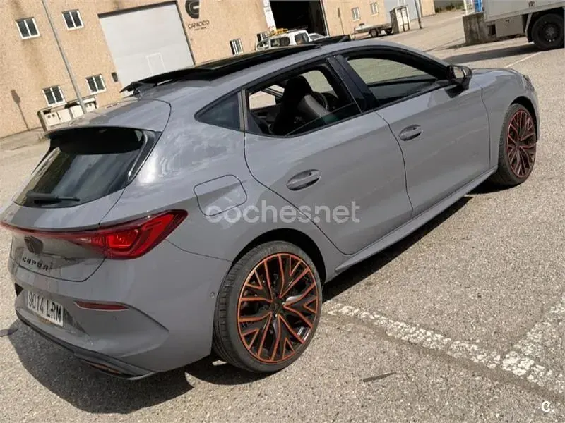 Usado Cupra Leon 245 CV (180 kW) 2021 Gris / plata Berlina