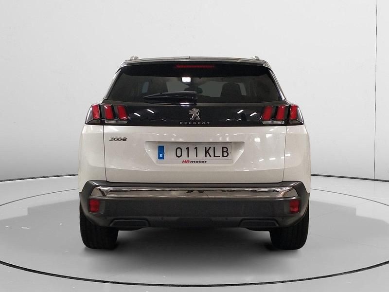 Usado Peugeot 3008 Allure 132 CV (97 kW) 2018 Blanco SUV