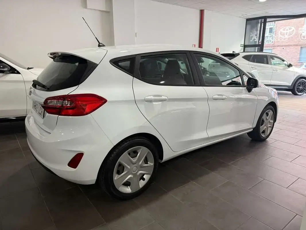 Usado Ford Fiesta Trend 86 CV (63 kW) 2019 Blanco Utilitario