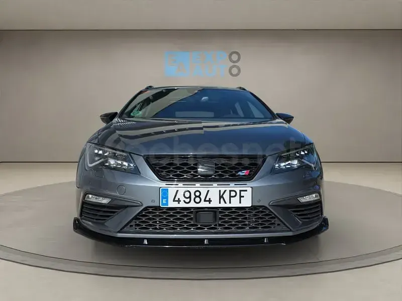 Usado Seat Leon 4Drive 300 CV (220 kW) 2018 Gris / plata Familiar