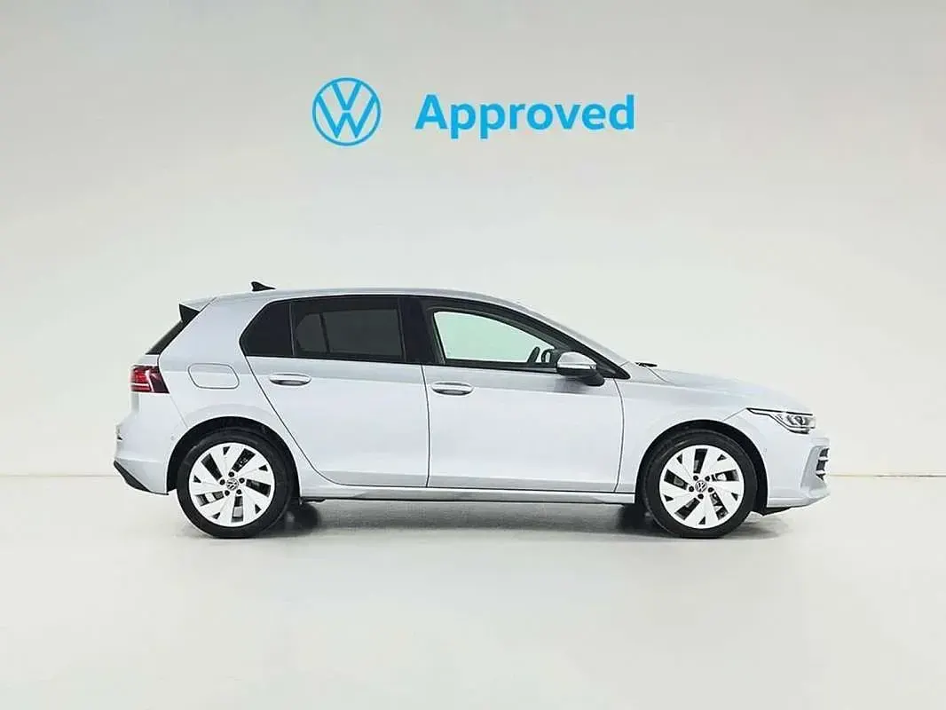 Usado VW Golf VIII Life 116 CV (85 kW) 2025 Gris Utilitario
