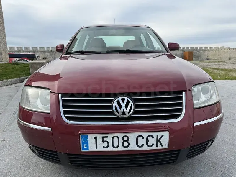Używany VW Passat Highline 150 KM (110 kW) 2002 Czerwony Sedan/Limuzyna