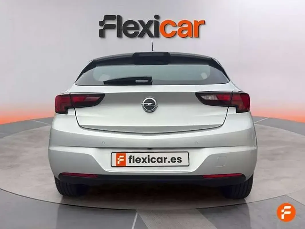 Usado Opel Astra Elegance 145 CV (106 kW) 2020 Gris Berlina