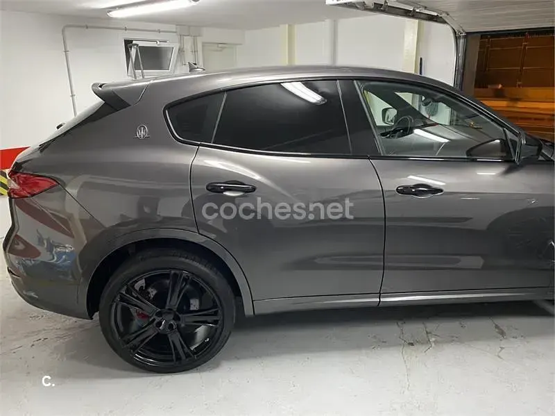 Usado Maserati Levante 430 CV (316 kW) 2018 Gris / plata SUV