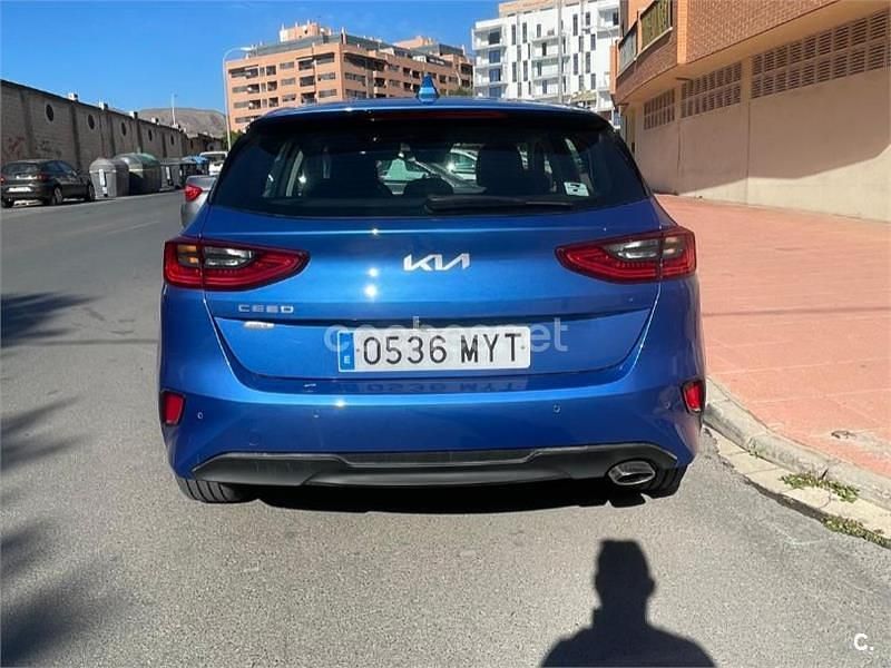 Usado Kia Ceed 100 CV (73 kW) 2025 Azul Utilitario