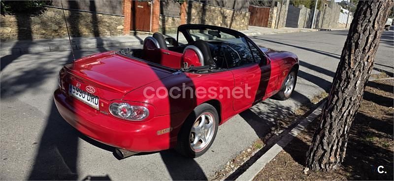 Usado Mazda MX5 Active 110 CV (80 kW) 2005 Rojo Descapotable
